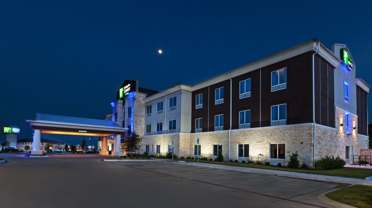 Holiday Inn Express & Suites Killeen Exterior