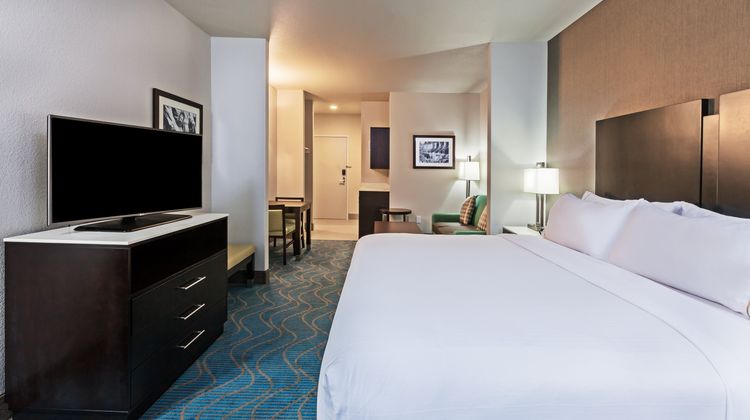 Holiday Inn Express & Suites Killeen Room