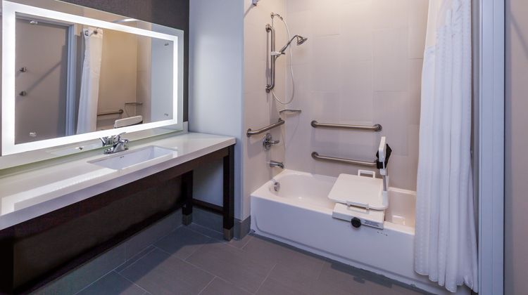 Holiday Inn Express & Suites Killeen Room