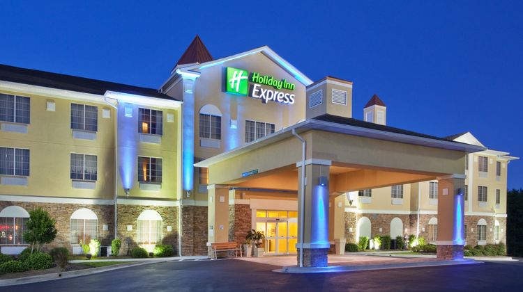 Holiday Inn Express Savannah Airport Exterior