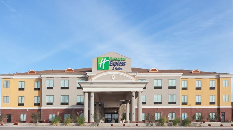 Holiday Inn Express Hotel & Suites Exterior
