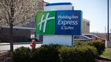 Holiday Inn Express/Suites Youngstown W Exterior