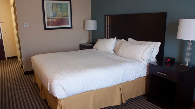 Holiday Inn Express/Suites Youngstown W Room