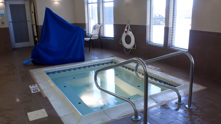 Holiday Inn Express/Suites Youngstown W Pool