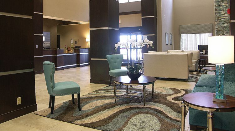 Holiday Inn Express Suites Cleveland Lobby