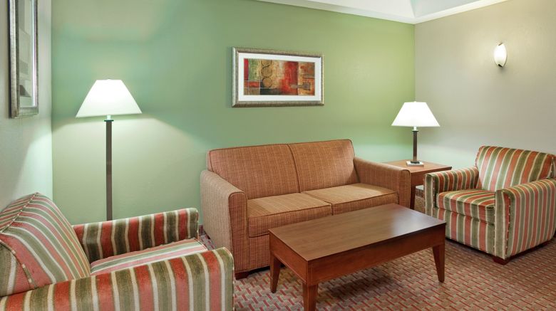 <b>Holiday Inn Express Niagara Falls Room</b>. Images powered by <a href="https://www.leonardoworldwide.com/" title="Leonardo Worldwide" target="_blank">Leonardo</a>.
