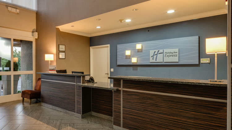 Holiday Inn Express & Suites Santa Clara Lobby
