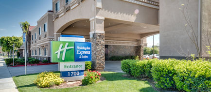 Holiday Inn Express & Suites Santa Clara Exterior