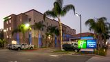 Holiday Inn Express Suites Bakersfield Exterior