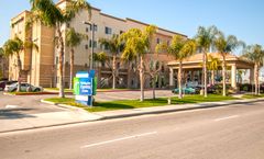 Holiday Inn Express Suites Bakersfield