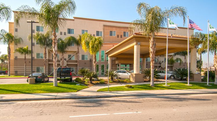 Holiday Inn Express Suites Bakersfield Exterior