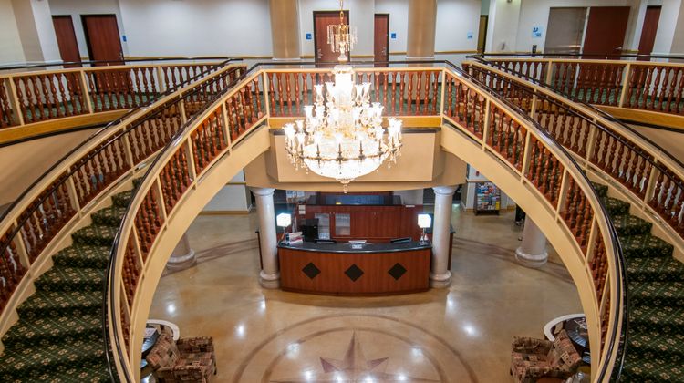 Holiday Inn Express Suites Bakersfield Lobby