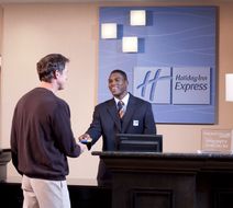Holiday Inn Express Stes Newton Lobby