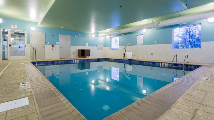 Holiday Inn Express & Suites Reading Pool