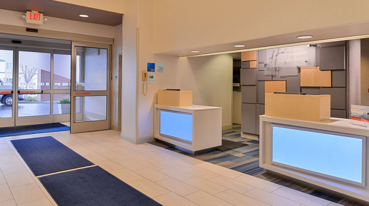 Holiday Inn Express Exterior