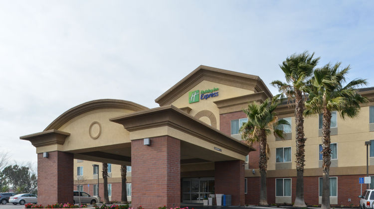 Holiday Inn Express Exterior