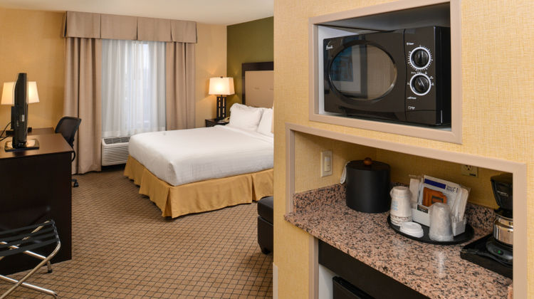 Holiday Inn Express Suite