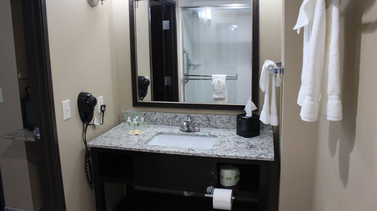 Holiday Inn Salina Room