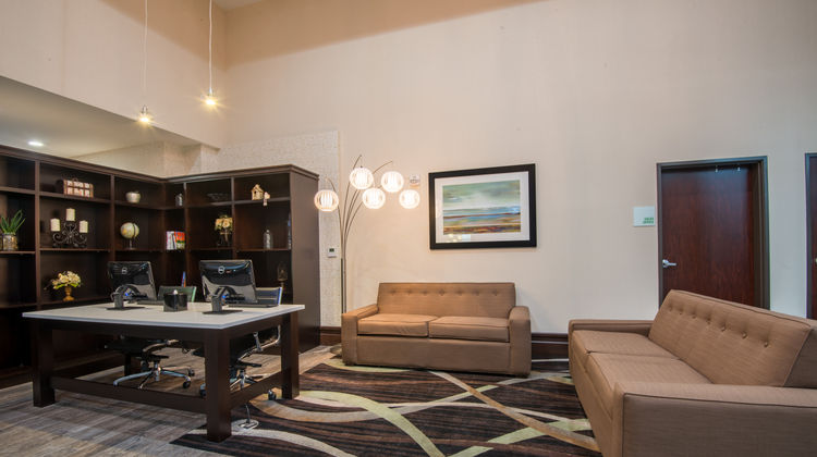 Holiday Inn Salina Lobby