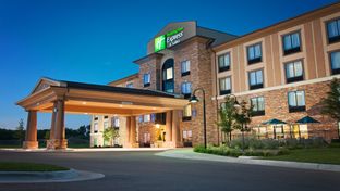 Holiday Inn Express & Suites Wichita NE