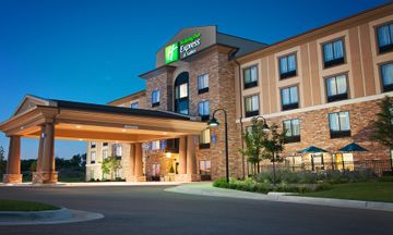 Holiday Inn Express & Suites Wichita NE