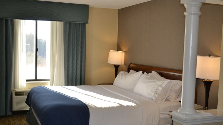 Holiday Inn Express Biddeford Room