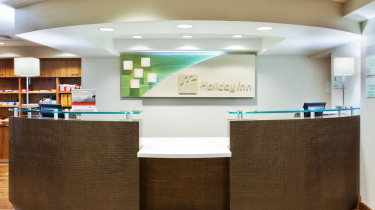 Holiday Inn Baltimore BWI Airport Lobby