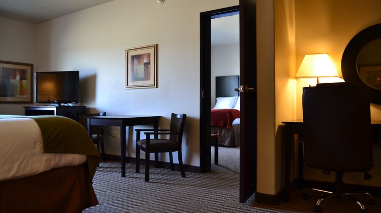 Holiday Inn Express Hotel & Suites Room
