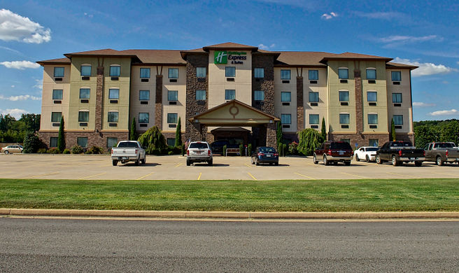 Holiday Inn Express Hotel & Suites Exterior