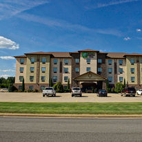 Holiday Inn Express Hotel & Suites