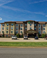 Holiday Inn Express Hotel & Suites