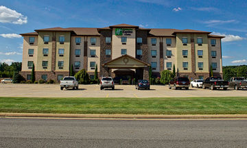 Holiday Inn Express Hotel & Suites