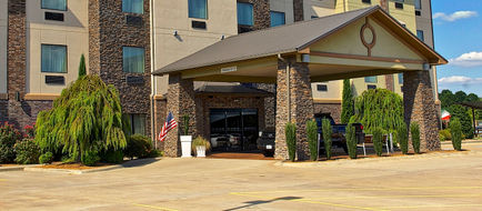 Holiday Inn Express Hotel & Suites Exterior