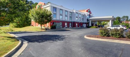 Holiday Inn Express & Suites Emporia Exterior