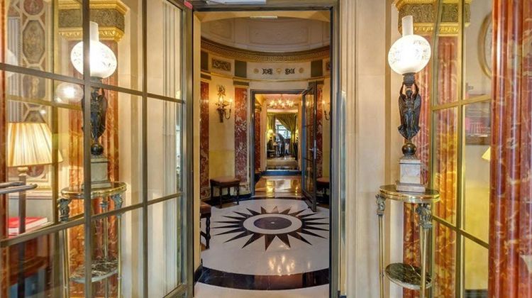 L'Hotel Lobby