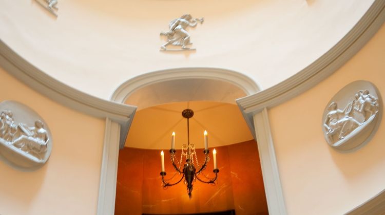 L'Hotel Lobby