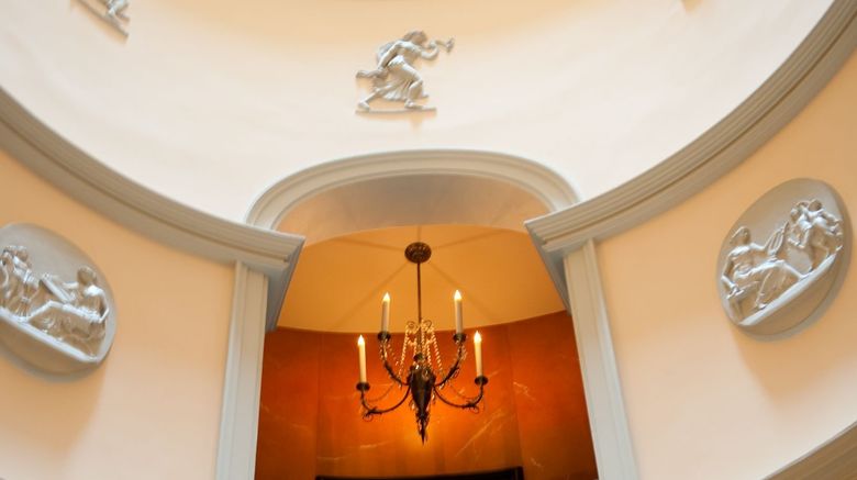 <b>L'Hotel Lobby</b>. Images powered by <a href="https://www.leonardoworldwide.com/" title="Leonardo Worldwide" target="_blank">Leonardo</a>.