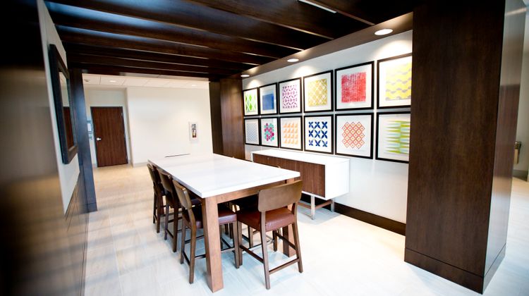 Holiday Inn Express & Suites Hwy 290 Lobby