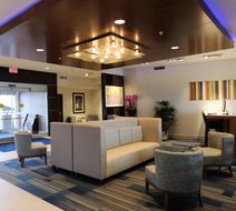 Holiday Inn Express & Suites Hwy 290 Lobby