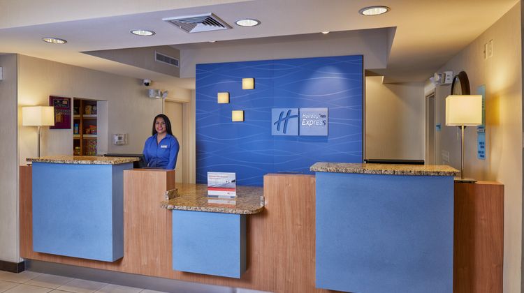 Holiday Inn Express/Suites El Paso Arpt Lobby