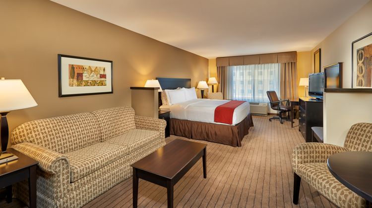 Holiday Inn Express/Suites El Paso Arpt Suite
