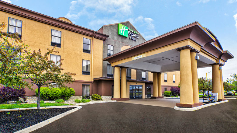 Holiday Inn Express Hotel  and  Suites Exterior. Images powered by <a href="https://www.leonardoworldwide.com" target="_blank" rel="noopener">Leonardo</a>.