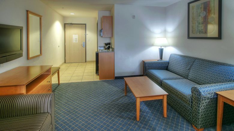 <b>Holiday Inn Express Hotel & Suites Room</b>. Images powered by <a href="https://www.leonardoworldwide.com/" title="Leonardo Worldwide" target="_blank">Leonardo</a>.