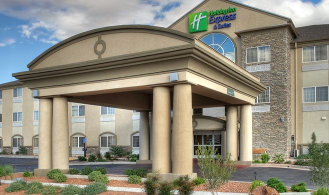 Holiday Inn Express Hotel & Suites Exterior