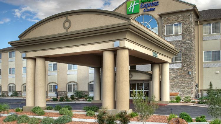 Holiday Inn Express Hotel & Suites Exterior