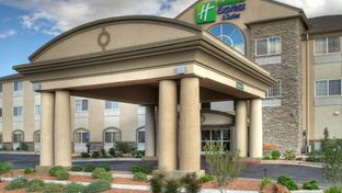Holiday Inn Express Hotel & Suites