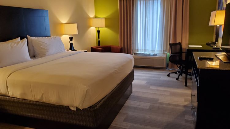 Holiday Inn Express Hotel & Suites Room