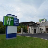 Holiday Inn Express & Suites Waterville