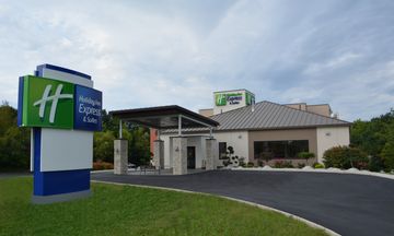 Holiday Inn Express & Suites Waterville