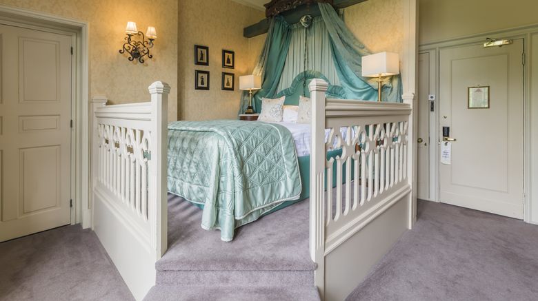 <b>Coombe Abbey Suite</b>. Images powered by <a href="https://www.leonardoworldwide.com/" title="Leonardo Worldwide" target="_blank">Leonardo</a>.